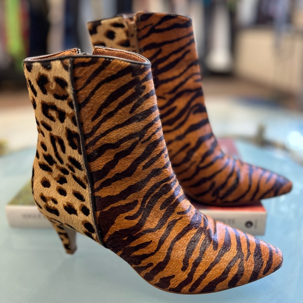 Animal print, booties